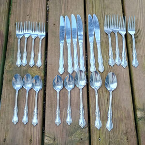 Oneida Azalea 22 Piece Flatware Set 18/10 Stainless Steel